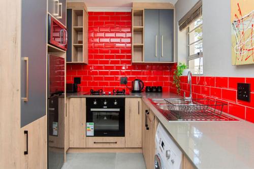 Retro Rest - walking distance to Beach, Langebaan