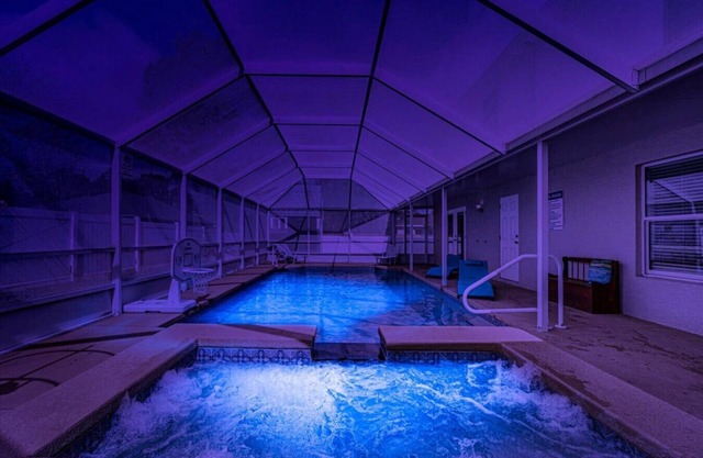 Reunion - Sleeps 26 hot tub 10 br 8 ba 6 mile beach