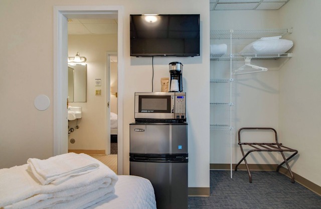 Revamped Dorm Room in Historic Building! Scarritt Bennett Center