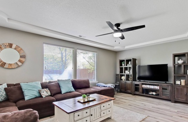 Revamped Gem in the Heart of Nampa Unwind in Style