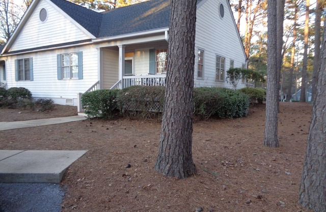 REYNOLDS GOLF COTTAGE. INQUIRE ABOUT OUR LONG-TERM RENTAL TERMS AND PRICING.