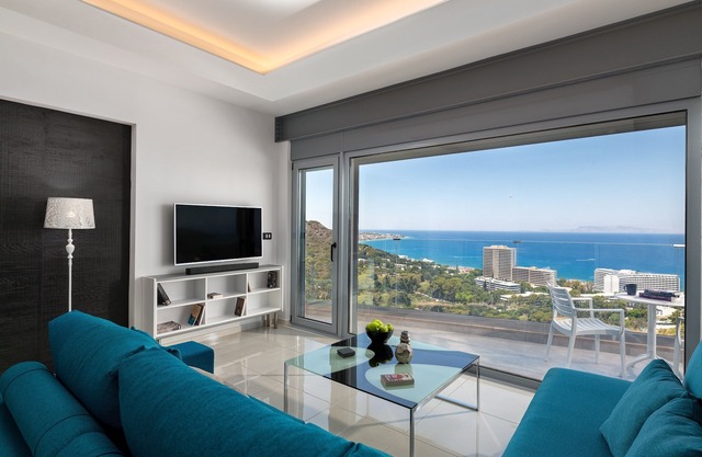Rhodes Skyline Suite - 1 Bedroom with OutDoor jacuzzi and Sea View