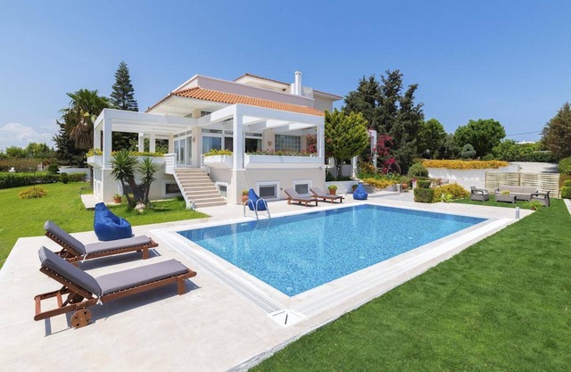 Rhodes Town, Luxurious 4 bedroom villa, private swimming pool, 10 persons