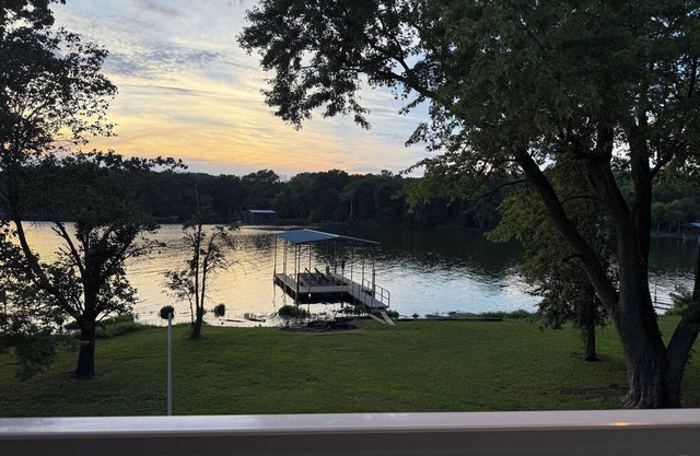 Rhythm & Reels Retreat - Lake Front Getaway: 30 min. from Nashville