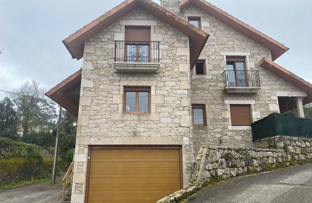 Ribeira: Chalet comfort. Stone house, ideal for 3 or 4 couples (9 people)