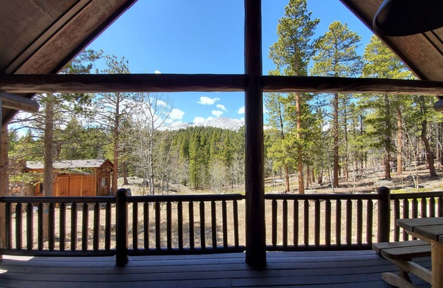 Ridgeview-Perfect rural headquarters for hiking, wildlife, private and relaxing,