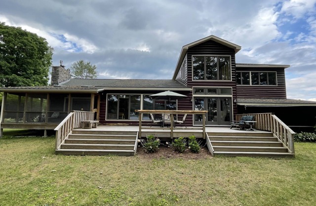 Right on the Water, Spectacular Lakefront Home with Private Dock-Boat & Swim