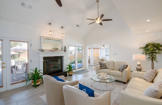 Right Outside of New Orleans - Amazing Family-Friendly 4BR Waterfront Home