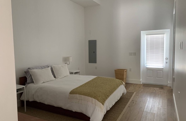 Right Side o’ Da Trax