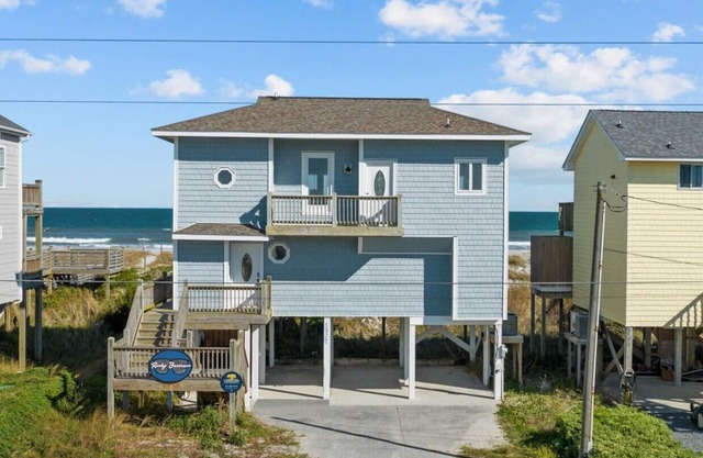Risky Business #152, Oceanfront House in Topsail Beach, Pet Friendly!