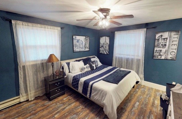 Ritchie’s Apple Place: Teal Waves