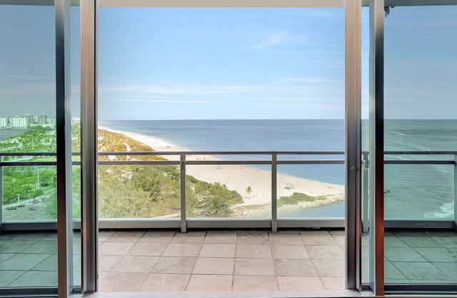 RITZY OCEANFRONT SUITE Bal Harbour