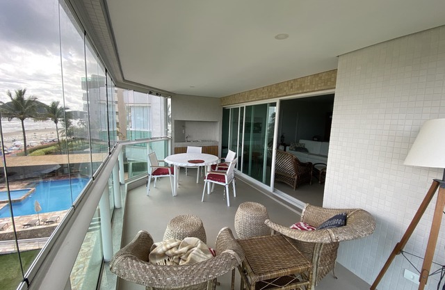 Riveira de Sao Lourenço 5 bedrooms and 5 bathrooms! Facing the sea