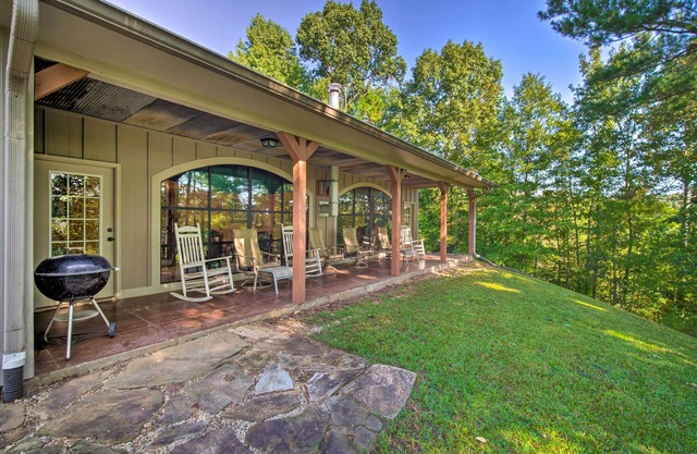 'River Bend Lodge' Heflin Home in the Woods!