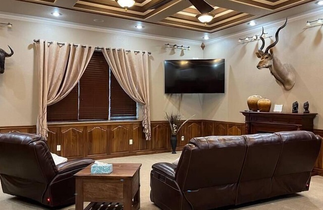 River Chase “Afrika” Luxury/Very Spacious