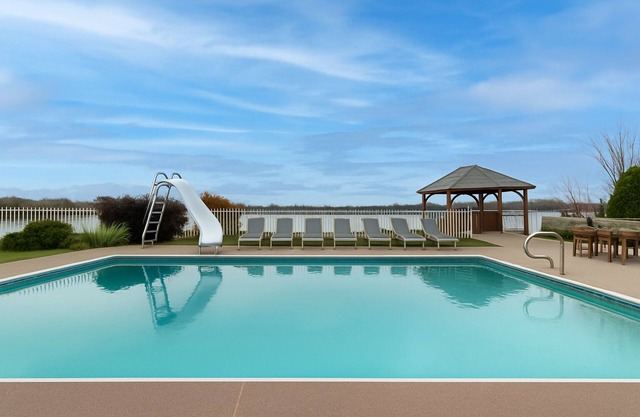 River Dream & Heated Pool & Movies & Dock & BBQ & Notre Dame