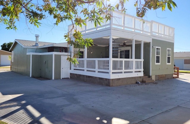River Home Steps to Water Near Parker-Blythe