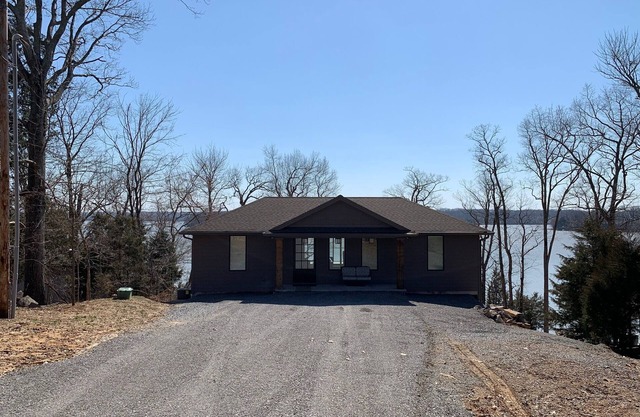 River Run: Stunning Lakefront Escape