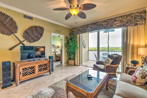 River Strand Country Club Condo with Pool Access!