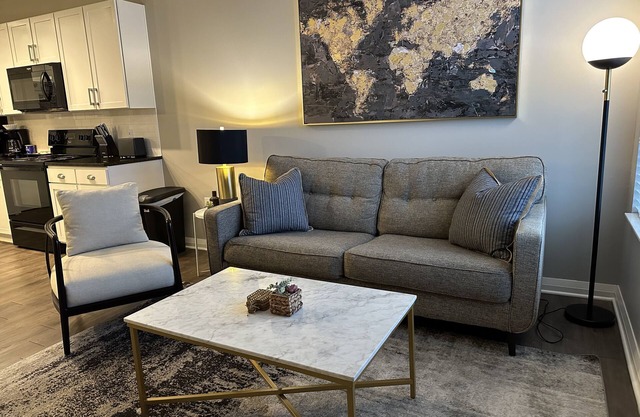 River View Flat | Free Parking | Walk-In Shower!