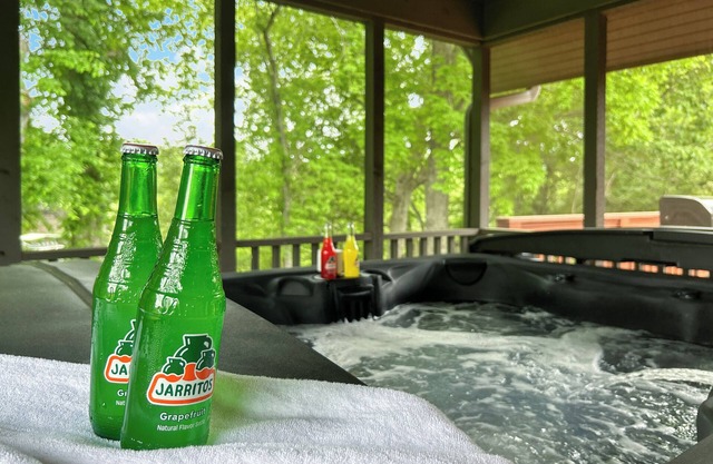 Riverfront Bliss- Private River Dock & Two King rooms!