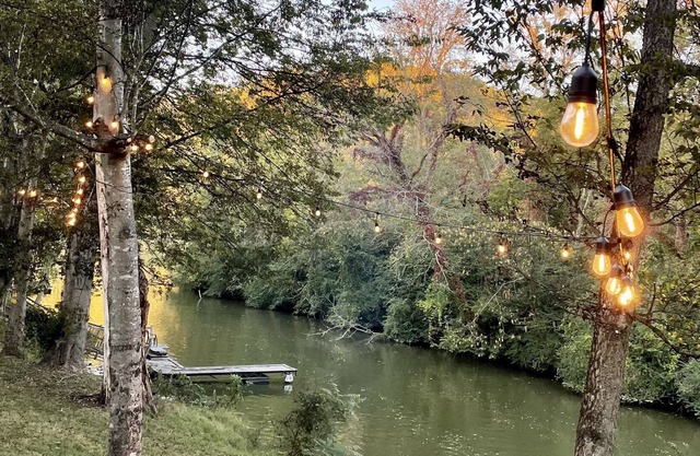 Riverfront Cottage 25 Minutes To Downtown!