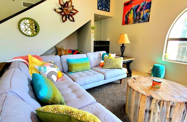 Riverfront Escape 3BD right on the water!