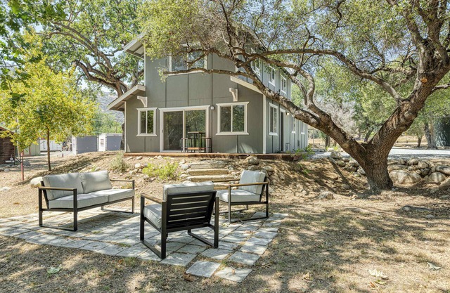 Riverfront Gateway to Sequoia NP