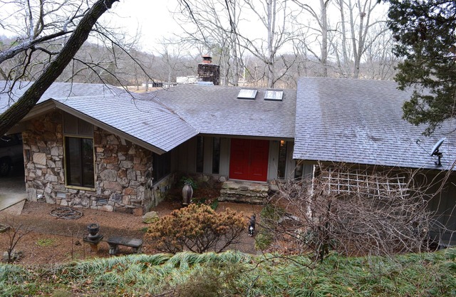 Riverfront, golf course retreat with pool!