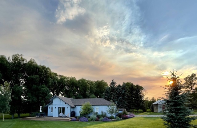 Riverfront idyll in Shields Valley, 10 min to Livingston