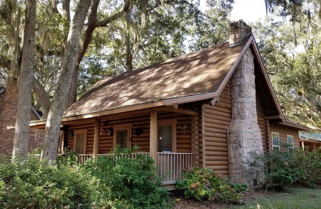RIVERFRONT Log Cabin in South GEORGIA Woods near St. Simons, JAX Airport