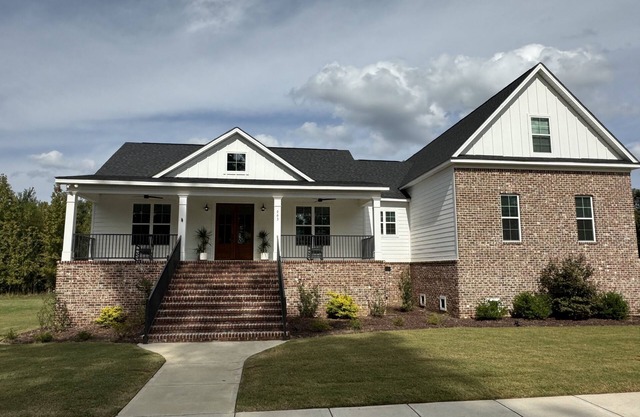 Riverfront Neighborhood Masters Rental