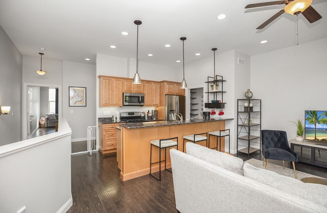 Riverfront Oasis: Beautiful Riverfront Townhome CLOSE to Notre Dame!