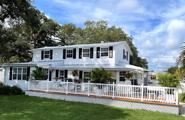 Riverfront Resort. Beautifully restored Historic 1910 House. 55+ Adult Park