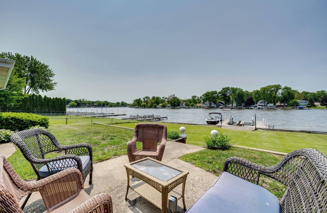 Riverfront Retreat w/Dock & Kayaks in McHenry