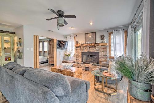 Riverfront Retreat with Patio in Withlacoochee