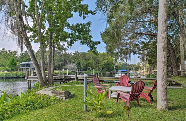 Riverfront Yankeetown Getaway w/ Boat Dock!