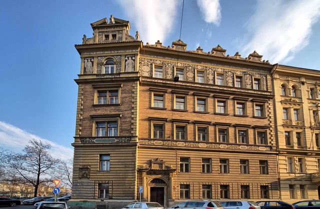 Riverside Apartment - quiet place next to historical centre