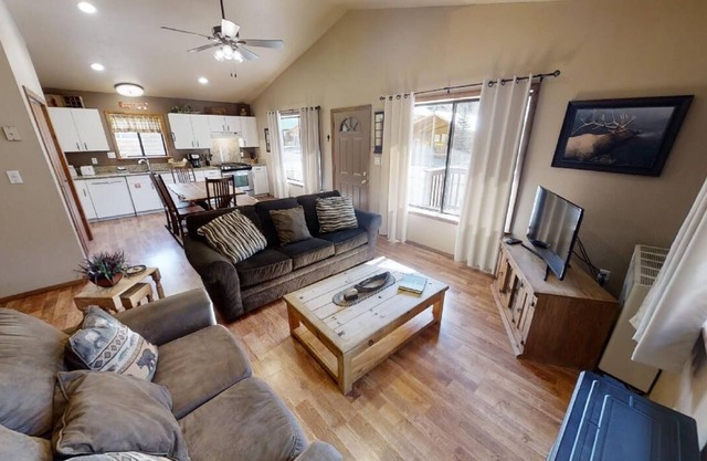 Riverside Cabin - In Town - New Property - Pet Friendly