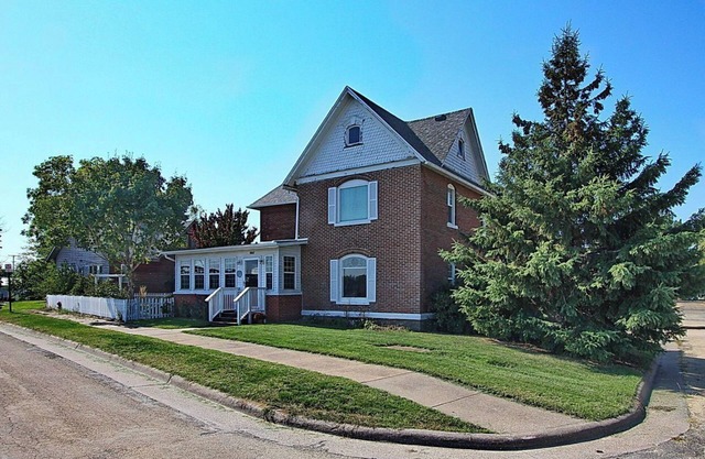 Riverside cozy 4-bedroom house in charming Sabula with WiFi, AC