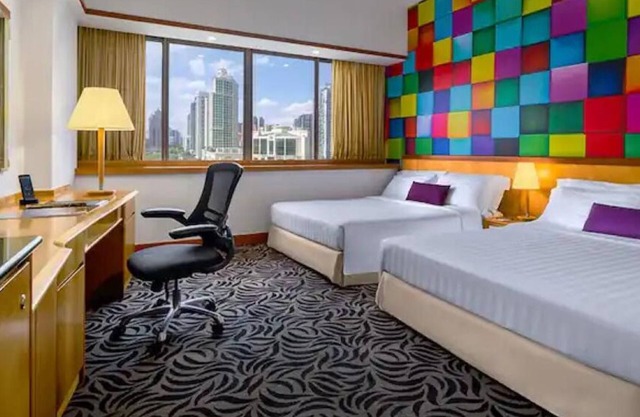 Riverside Hotel Family Room 2 Queen Hotel with Gorgeous Skyline View Singapore