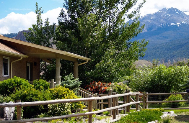 Riverside Lodge - wildlife watching & minutes to Yellowstone Park! 4BR/3BA