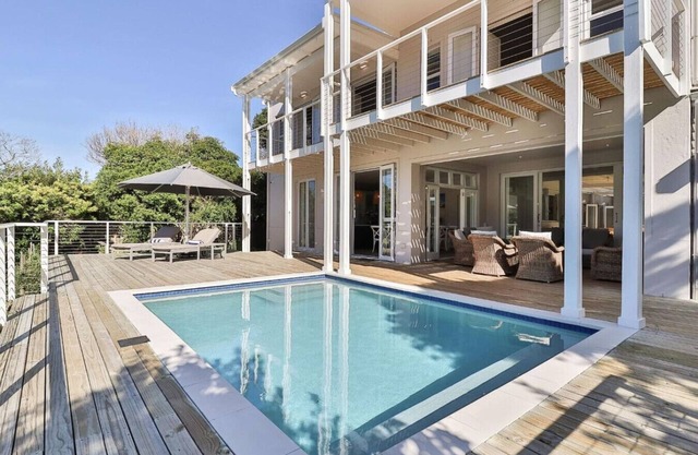 Riverside Manor | Banks of Onrus lagoon | Premier villa