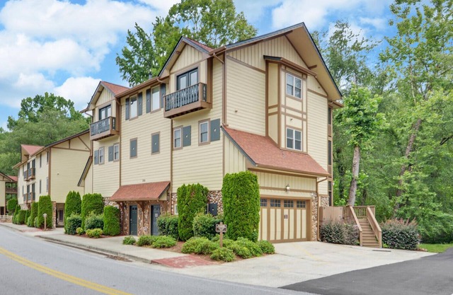 Riverside Trout Cottage/Sleeps 8/Short walk to Downtown Helen