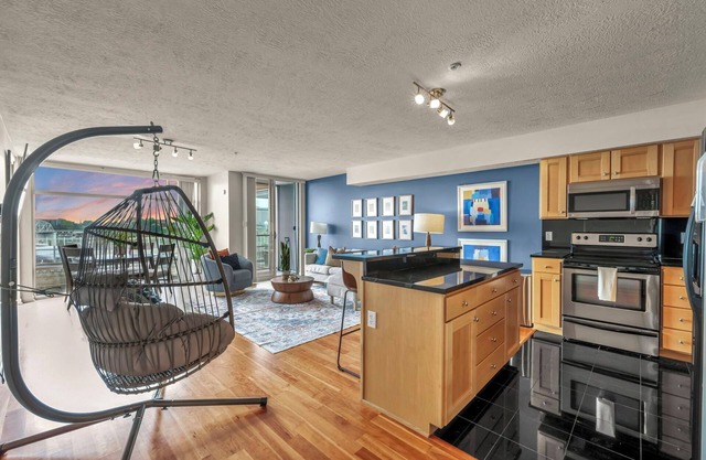 Riverview Getaway, Free Parking, 24/7 Hour Gym