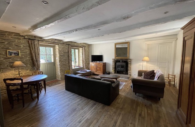 Riverview holiday home, close to market town of Malestroit