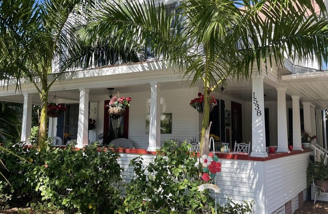 Riverwalk Lady On The Riverwalk, 2 Blocks Old Main St., Manatee River & Pier