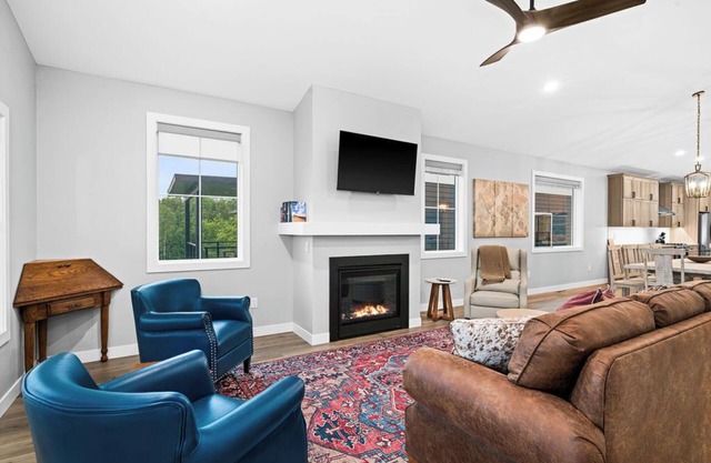 RiverWest "Stones Throw" Chalet - Brand New - Sauna