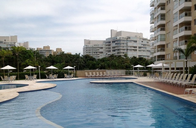 Riviera: Apto com wi-fi, espaço gourmet e piscina