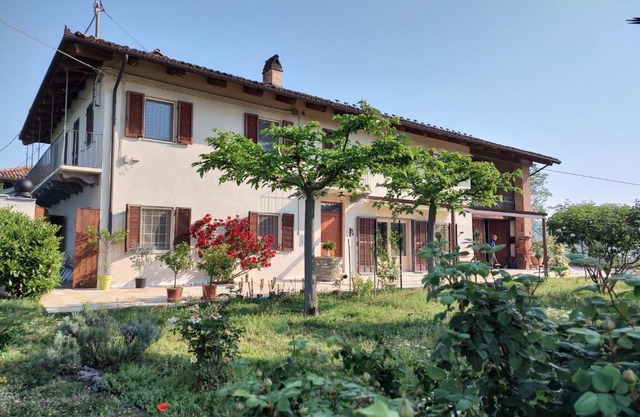 Riviera delle Langhe Wine Country House with a Pool